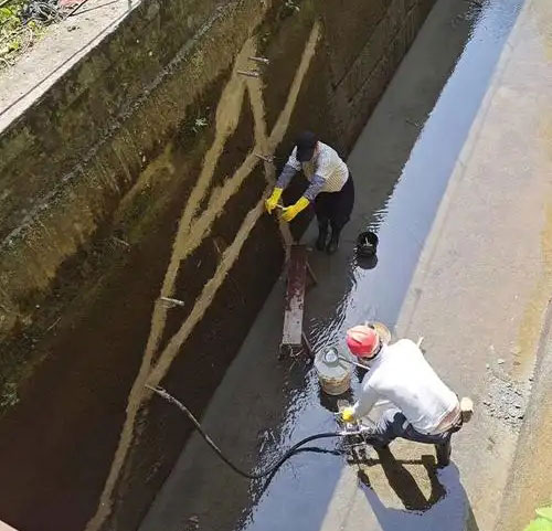 渔薪镇污水池堵漏
